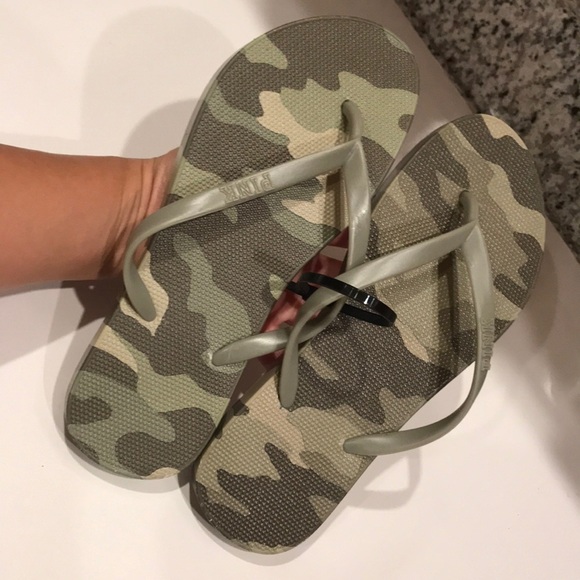 💖 PINK Victoria’s Secret Slipper - Picture 1 of 5